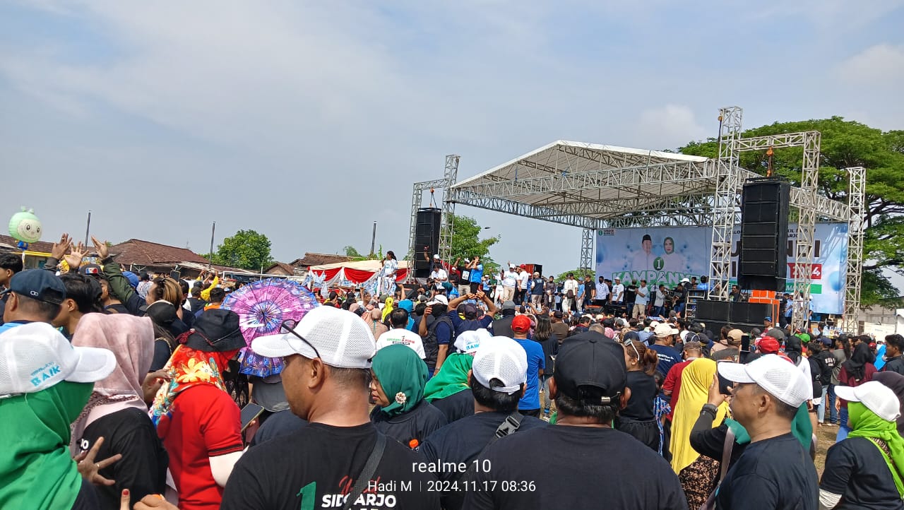 Masa Pendukung Pasangan Subandi-Mimik Banjiri Lapangan Tlasih