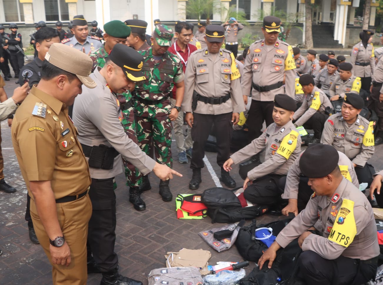 Polres Pasuruan Disiagakan Ratusan Personil di 17 Kecamatan Amankan 1.726 TPS Pilkada 2024