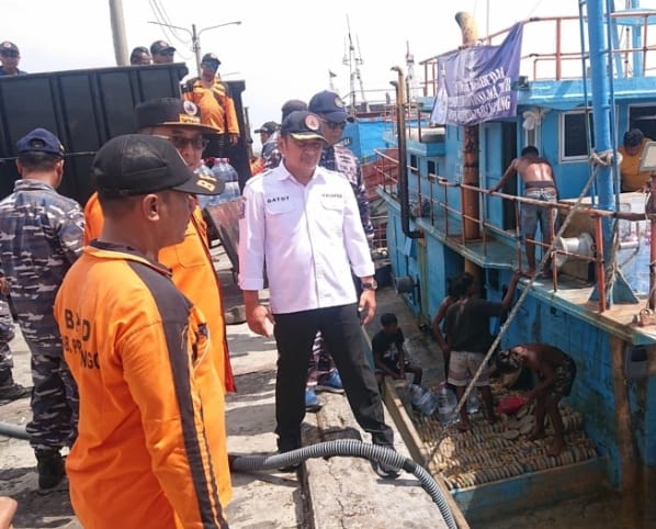 BPBD Jatim Kirim 40 Ribu Liter Air Siap Minum ke Gili Ketapang Probolinggo