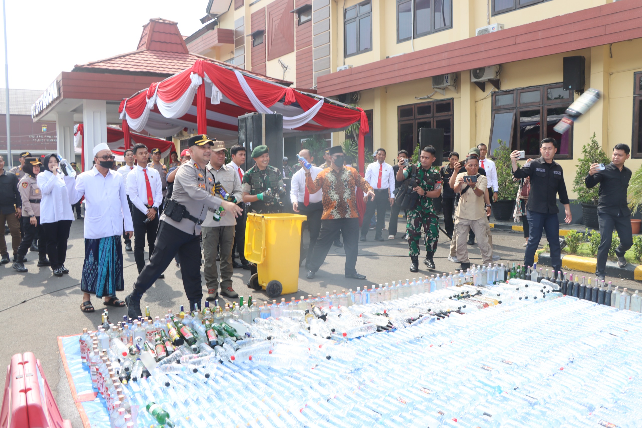 Polres Pasuruan Musnahkan Barang Bukti Narkotika, Miras, dan Knalpot Brong