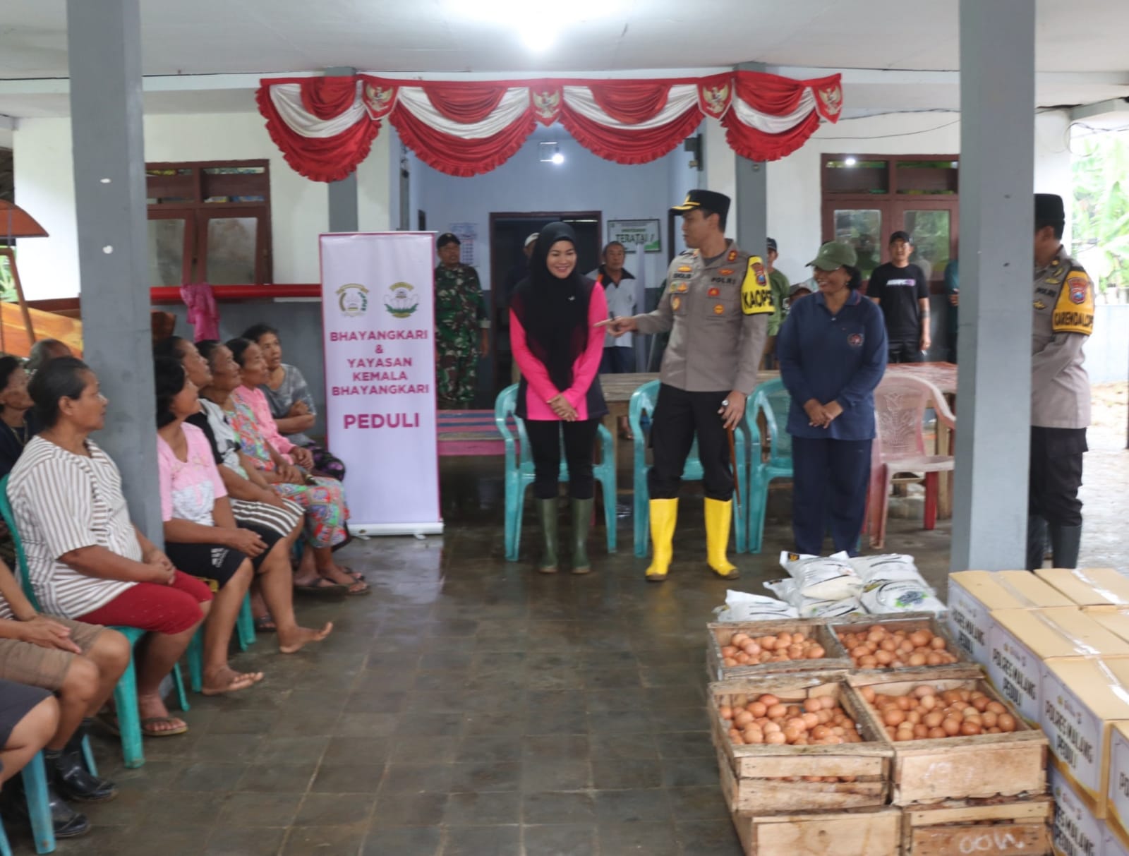 Polres Malang Salurkan Bantuan untuk Warga di Tiga Kecamatan Terdampak Banjir