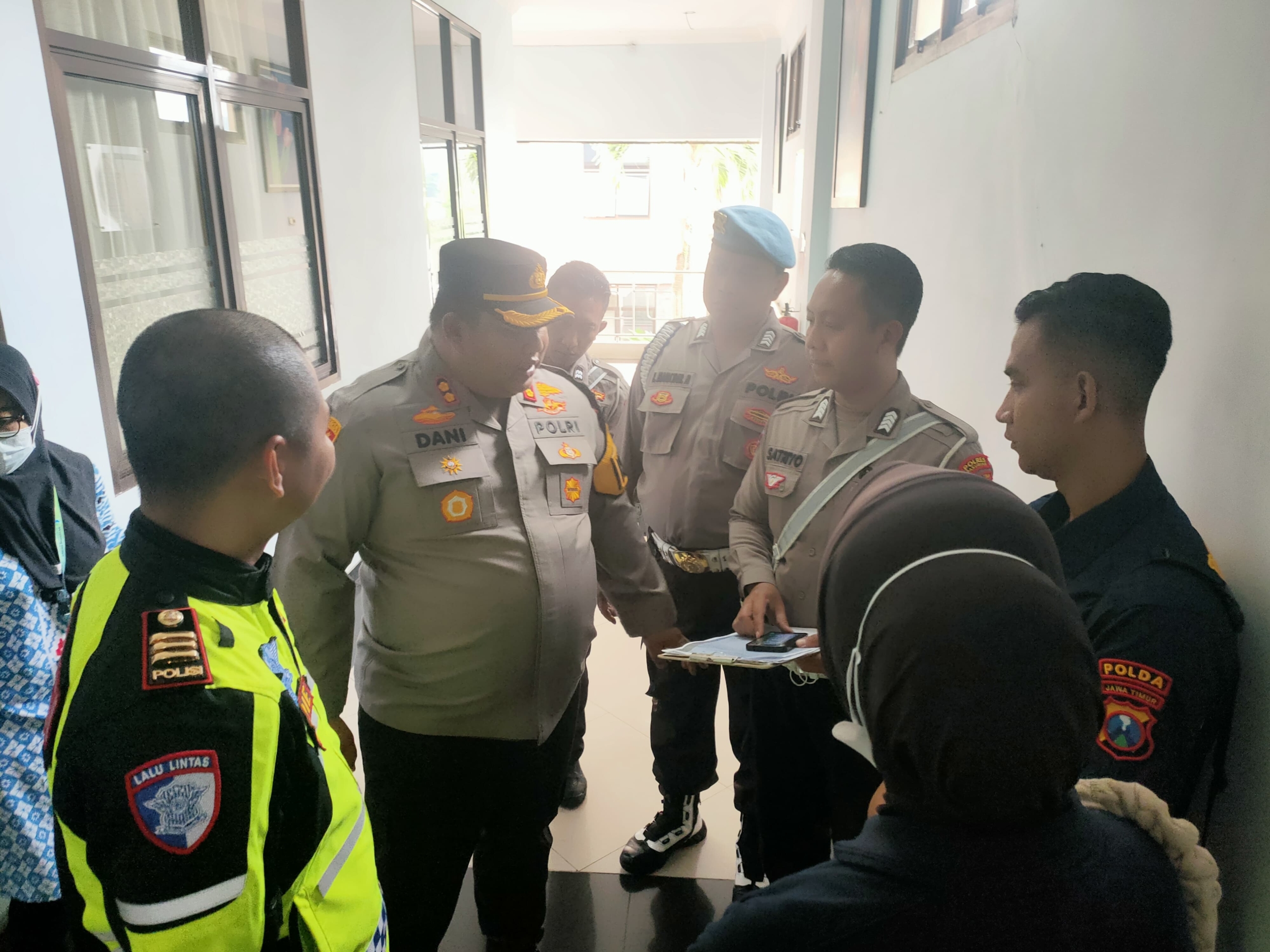 Polres Pasuruan Libatkan Tim Trauma Healing dan Pastikan Korban Laka Bus Brimob Mendapat Perawatan Medis Terbaik